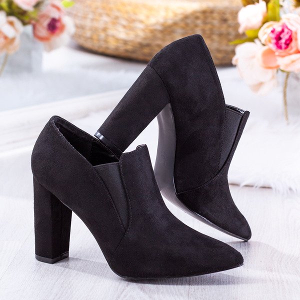 Black boots on the upper Prisha post - Footwear 1