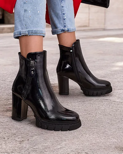 Royalfashion Patent women's ankle boots on a post Vemorro