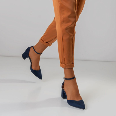 Rumil tumši zilas sieviešu sandales uz staba - Apavi