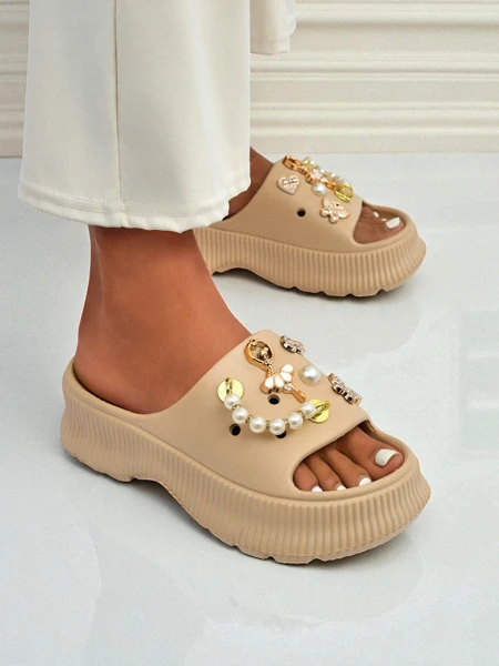 Royalfashion Женские резиновые сандалии с украшениями Slash Glam