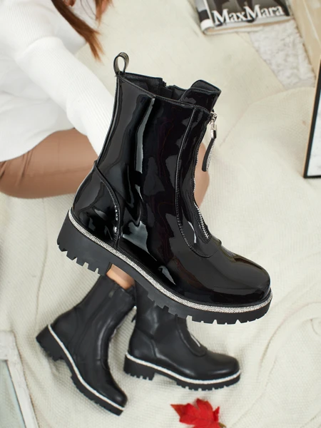 Lakierowane eko skórzane botki damskie z cyrkoniami Nuvina