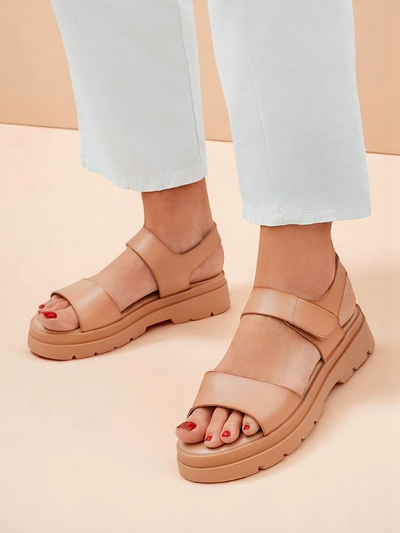 Royal Fashion Women's Otvanna sandals with a thick sole