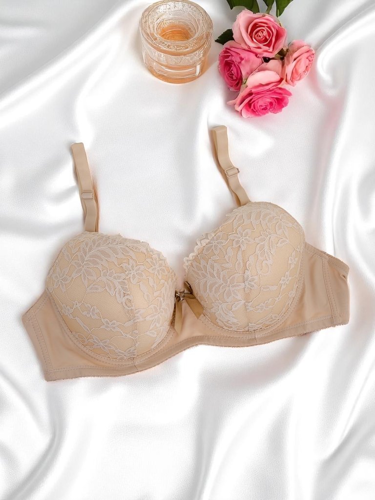 Royalfashion Sieviešu polsterēts krūšturis ar mežģīnēm Elegance Lace