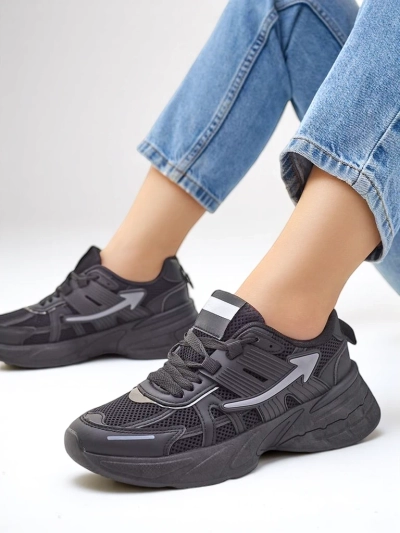 Royalfashion Women's sports sneakers on a thicker sole Beysa