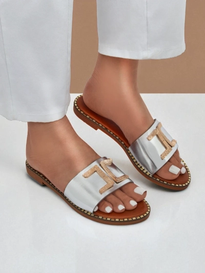 Royalfashion Женские шлёпанцы из экокожи с декором Gildra