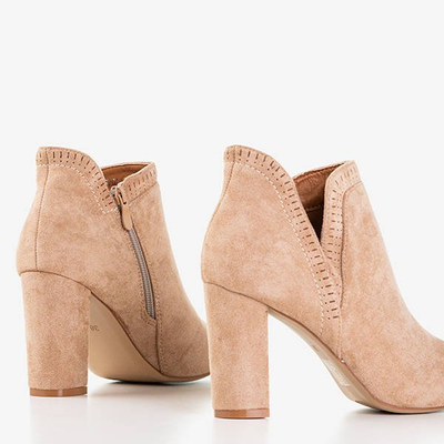 Light brown women's boots with a cut-out Carmelite - Footwear