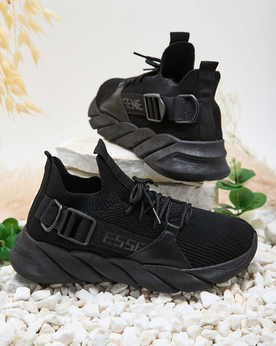 Esmeralda Melnas Kedas uz Zema Papēža