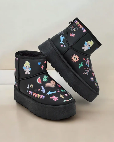 Royalfashion Short snow boot style women's boots with Hanaga stickers
