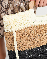 melns || brūns || bēšs