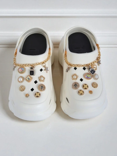 Caligae Aurelia Bianca sandals with chain decorations in a glamour style