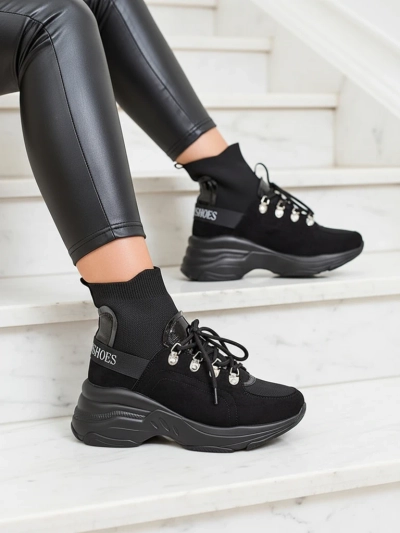 Royalfashion Women's black insulated Aleppo sneakers