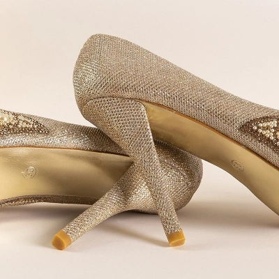 OUTLET Zelta spīdīgi pumpas uz Prisca stiletto - Apavi