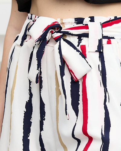 Женские шорты из ткани в белую полоску - Одежда