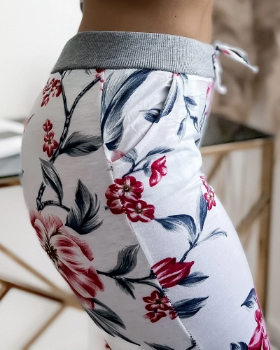 Бело-розовые женские шорты 3/4 с принтом PLUS SIZE - Одежда