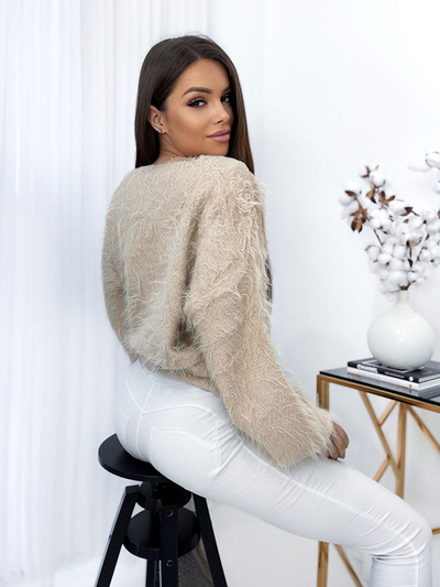 Royalfashion Пушистый женский свитер бежевого цвета