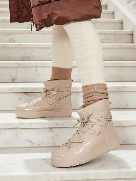 Royalfashion Women's slip-on boots a'la snow boots in light brown Vevnose