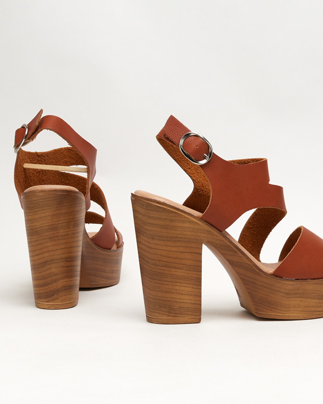 Camel women's sandals on a high post Werisso - Footwear