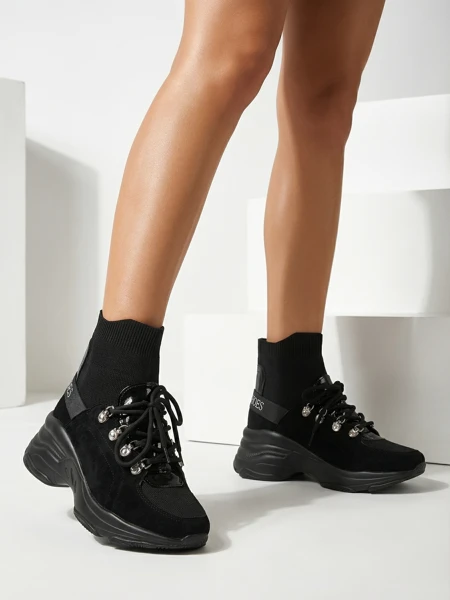 Royalfashion Women's black insulated Aleppo sneakers