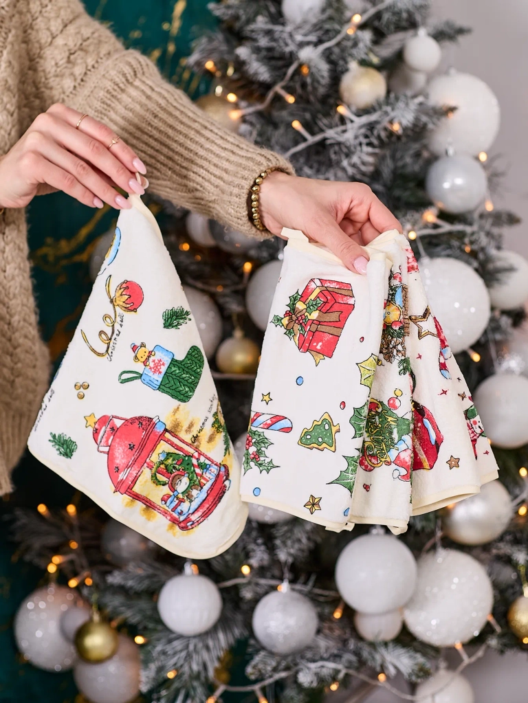 Royalfashion Ziemassvētku komplekts ar 4 virtuves dvielīšiem Merry Xmas