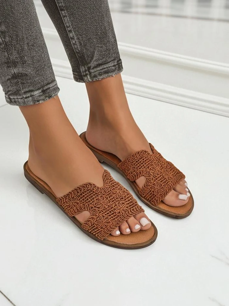 Rpyalfashion Женские шлепанцы с декоративным ремешком Braida