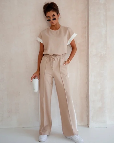 Royalfashion Sieviešu kokvilnas komplekts ar īsām piedurknēm un izplešamām biksēm