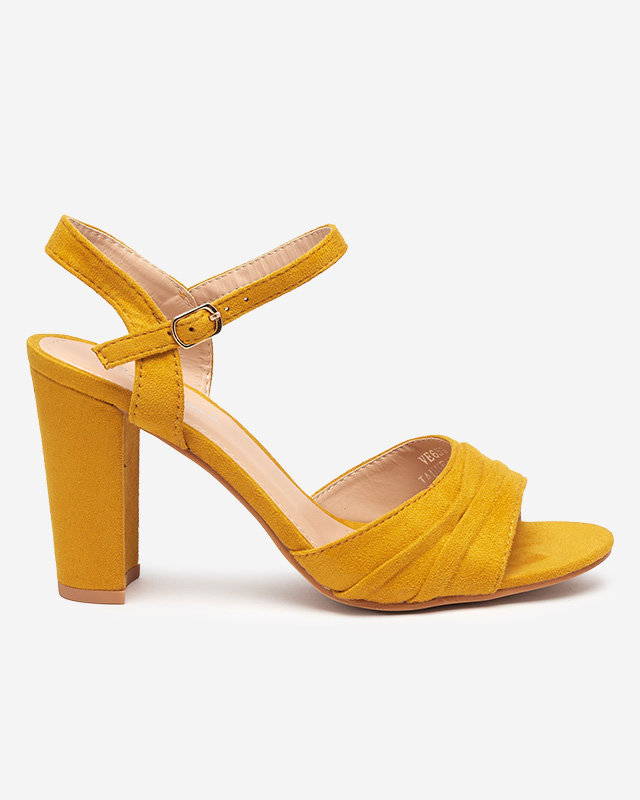 Women's sandals on a post in mustard Garroti - Footwear