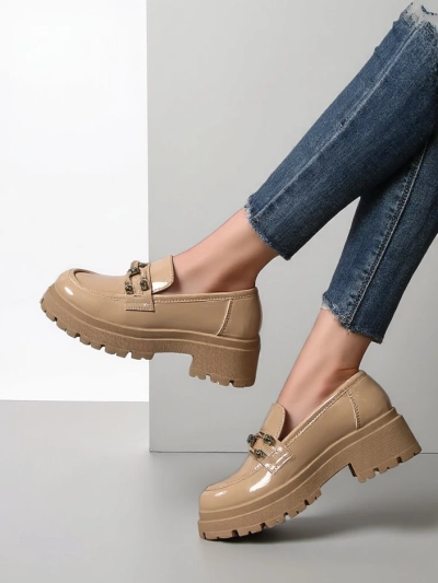 Royalfashion Sieviešu lakotā ādas loaferi Arieda