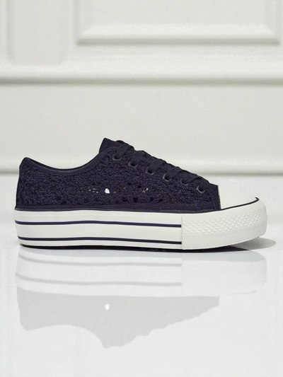 Lavli balenciaga-sneakers Aureliana Vlootblou gemaak van oopgewerkte materiaal op 'n plat sool