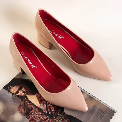 OUTLET Beige lacquered women's pumps with low heels Fenomenca - Shoes