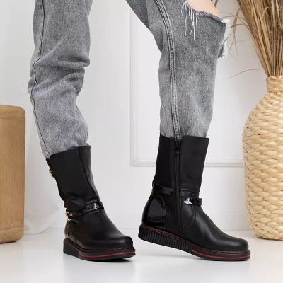 OUTLET Black women's boots with varnished inserts Rojosco - Footwear