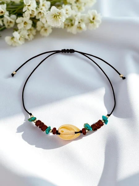 Sieviešu aproce ar Okeānijas gliemežvāku Time