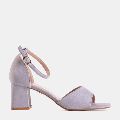 Light gray women's sandals on a low post Isis - Footwear