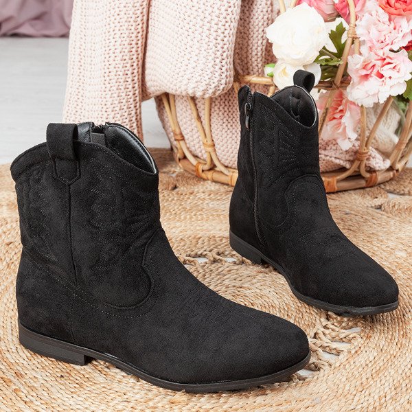 Czarne kowbojki na krytym koturnie Yuki - Obuwie