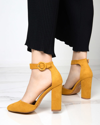 OUTLET Mustard women's sandals on the Nastio post - Footwear