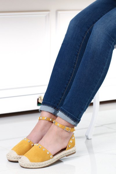 Żółte, odkryte espadryle z ćwiekami- Obuwie