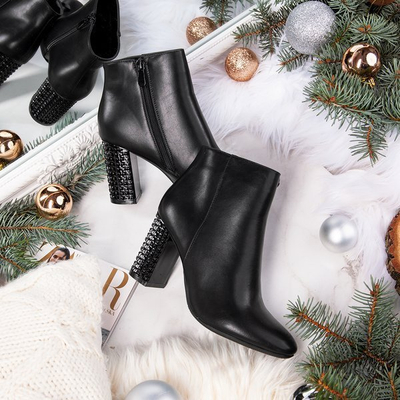 Black boots on a higher post with studs Tevassa - Footwear