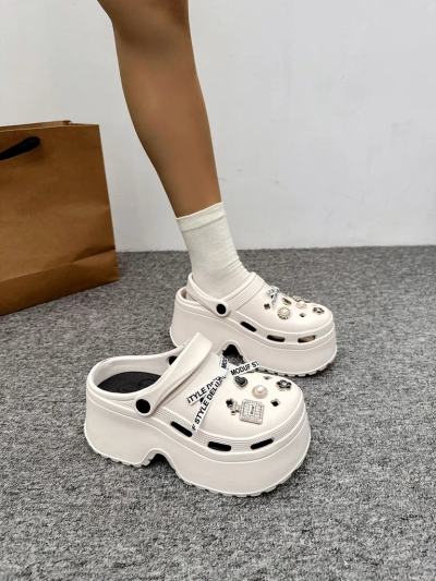 Royalfashion Sieviešu gumijas sandales ar dekoriem Dellos