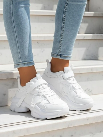 Sneakers od Giulia Bella z platformą w kolorze białym