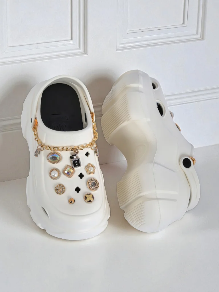 Caligae Aurelia Bianca sandals with chain decorations in glamour style