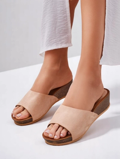 Royalfashion Women's sandals on a low wedge Maderas