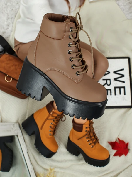 Botki damskie eko zamszowe na słupku i platformie Tavlissa