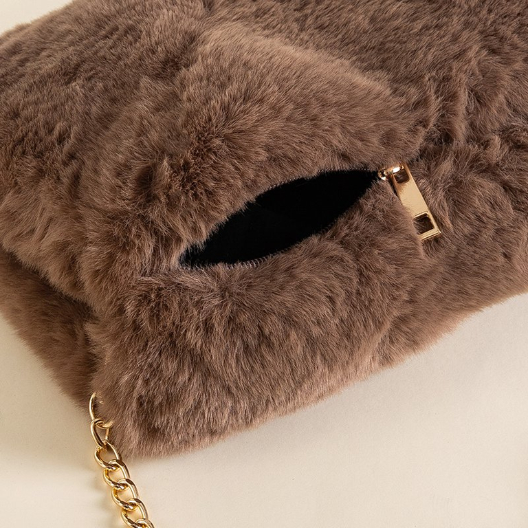Коричневая женская меховая сумка