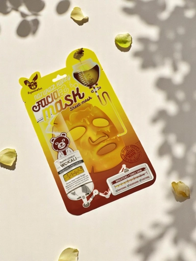 Sejas maska ar aktivētu ogli, kas dziļi attīra, nostiprina un sašaurina poras