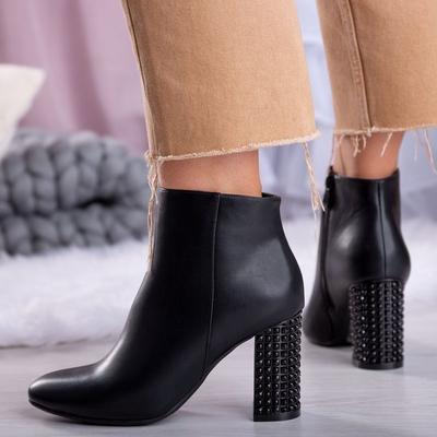 Black boots on a higher post with studs Tevassa - Footwear