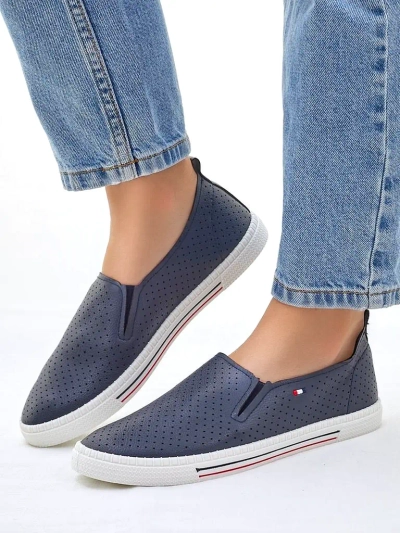 Royalfashion Dāmu perforētās slip-on kurpes Vielles