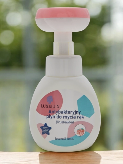Luxelux Antibakteriāla roku mazgāšana ar zemeņu aromātu 300 ml