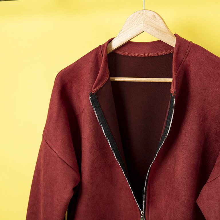 Бордовая женская куртка