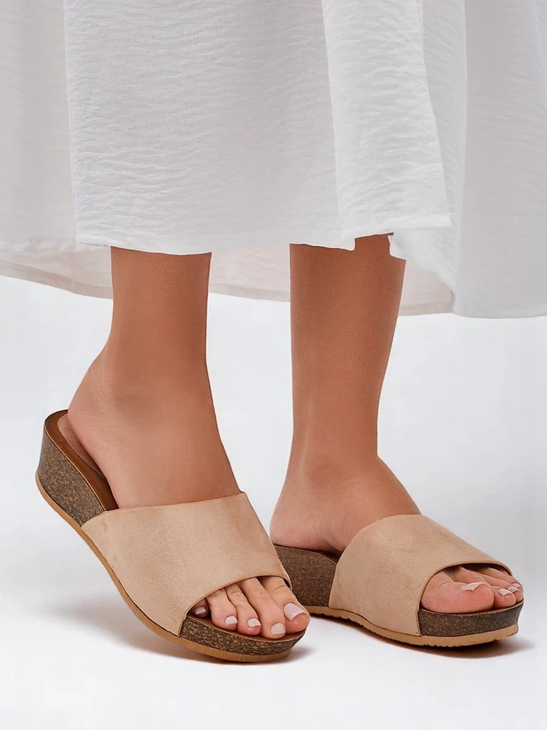 Royalfashion Women's sandals on a low wedge Maderas