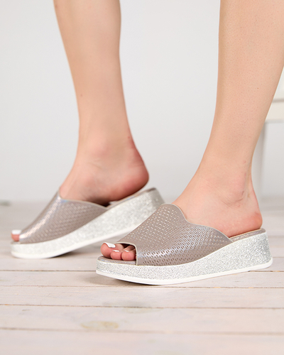 Light brown women's openwork wedge slippers with brocade Lekisa - Shoes