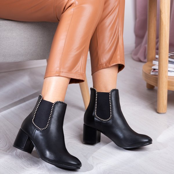 Черные ботильоны с форсунками Reja - Обувь